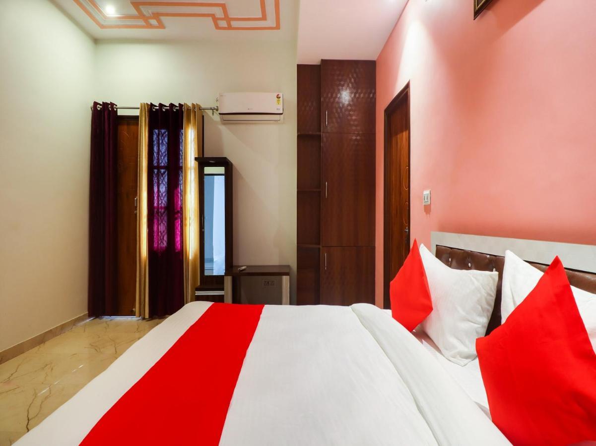 Oyo Lck1233 Rivaaj Palace لاكناو المظهر الخارجي الصورة